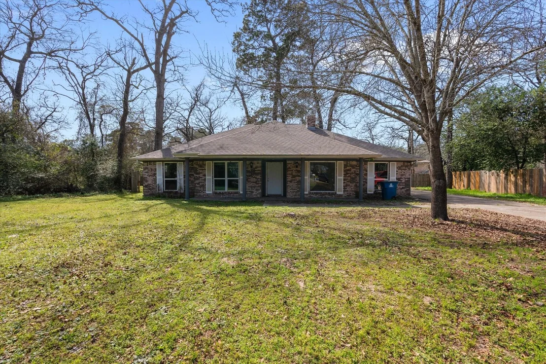 Photo of 906 Brook Forest Court
