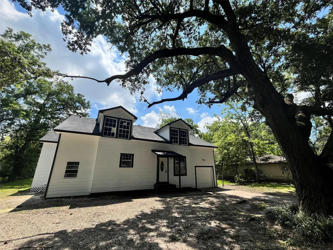 Photo of 3975 Howard Street
