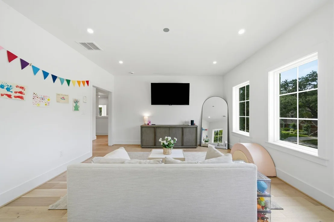 Photo of 1030 Chamboard Lane