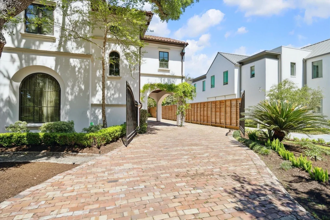 Photo of 5556 Lynbrook Drive