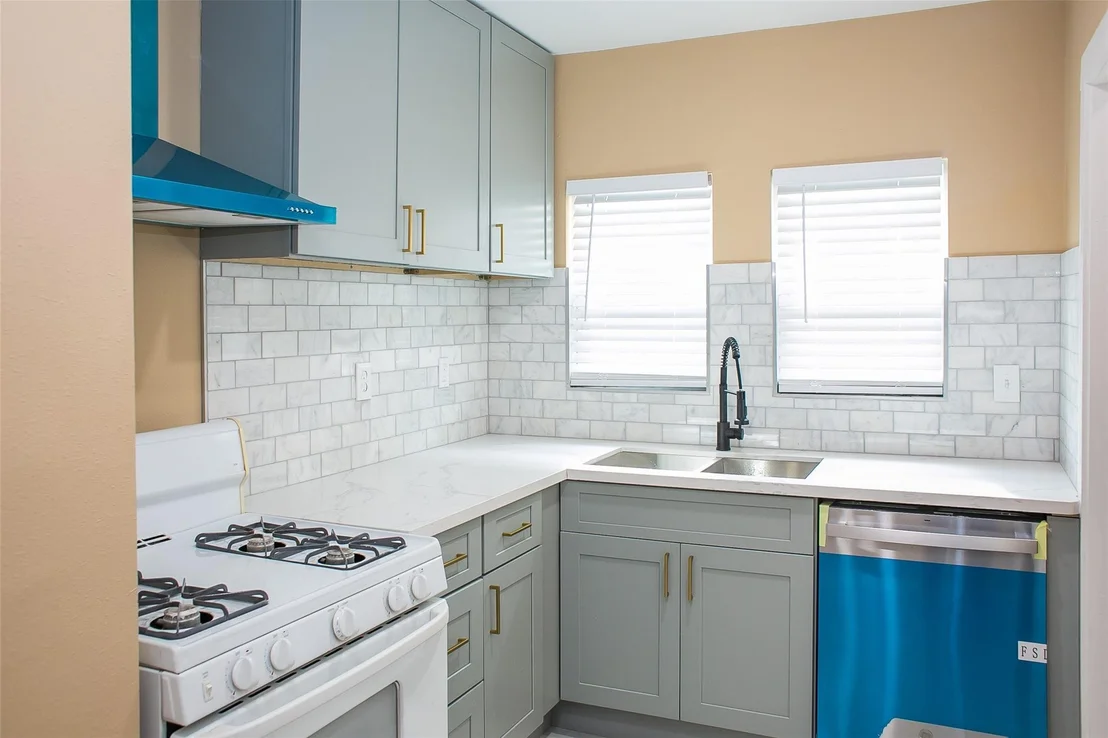 Photo of 2301 Albans Road