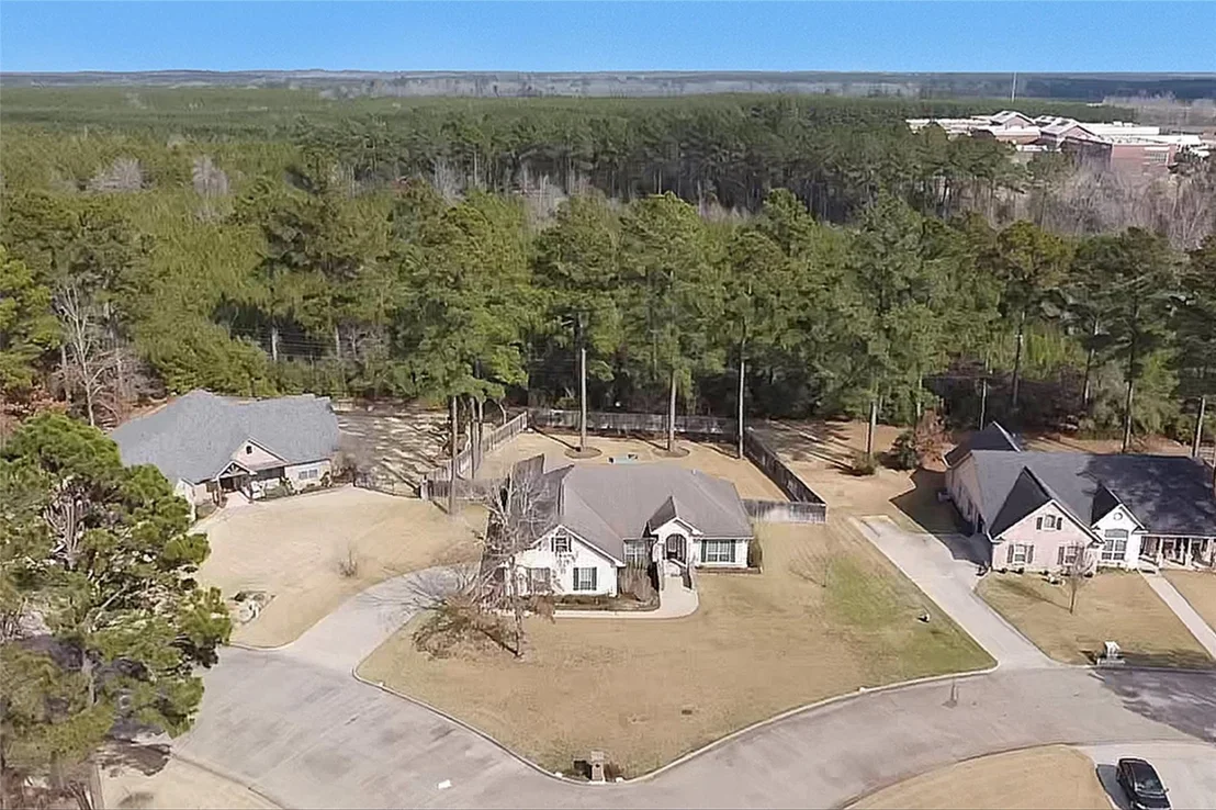 Photo of 300 Deer Trace Boulevard