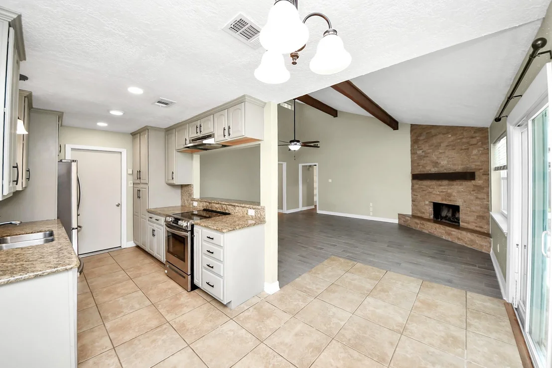 Photo of 1104 N Heron Drive