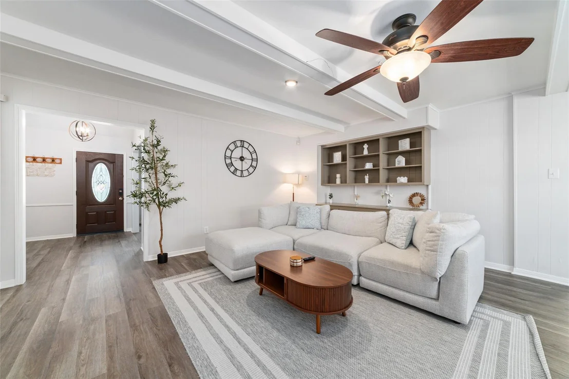 Photo of 563 Landfall Ln