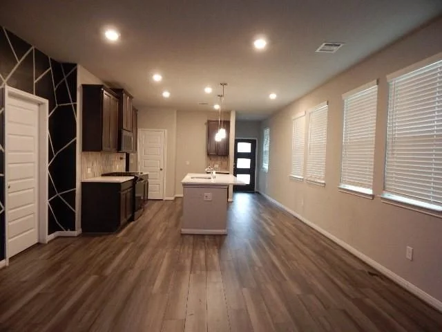 Photo of 7103 Silverleaf Oak Street