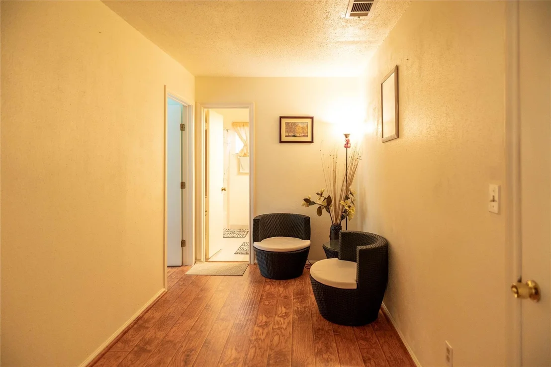 Photo of 8923 Hendon Lane