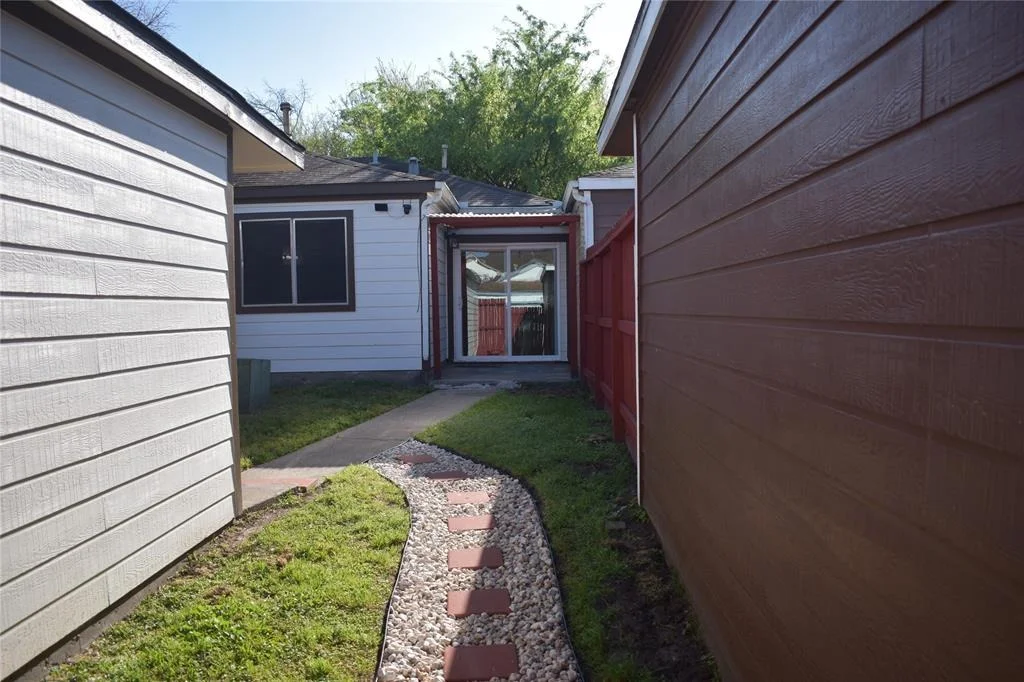 Photo of 1702 Harrison Court