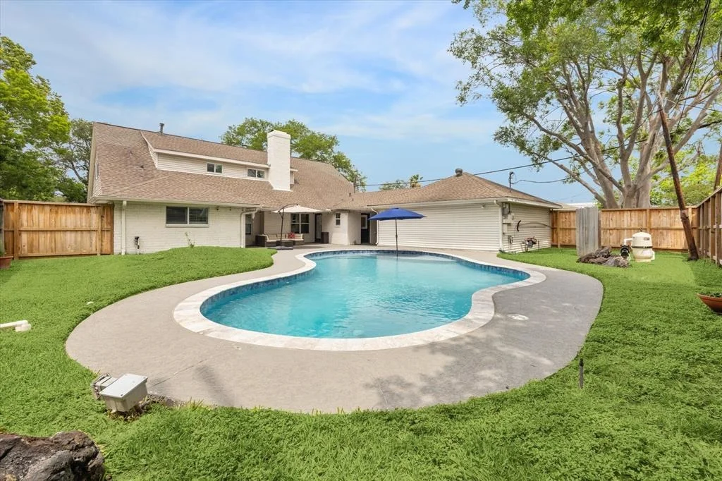 Photo of 7603 Meadowvale Drive