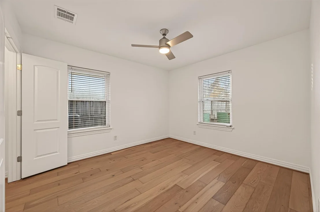 Photo of 4862 Creekbend Drive