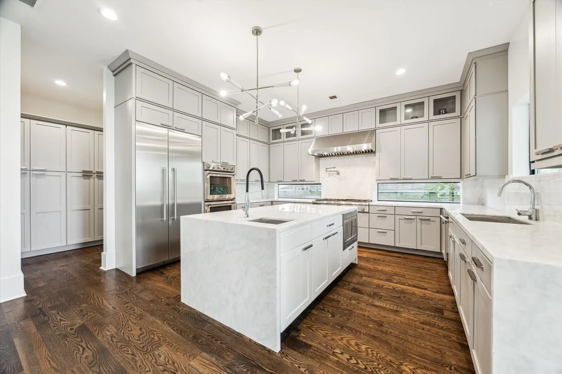 Photo of 1010 Waltway Drive