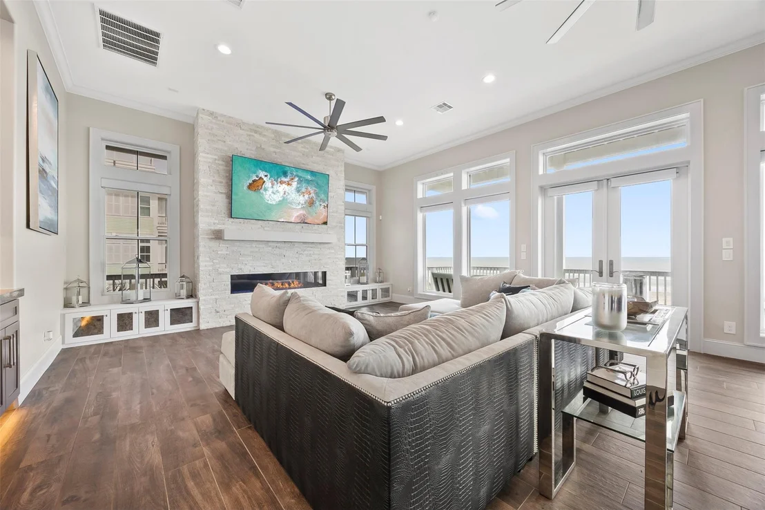 Photo of 11707 Beachside