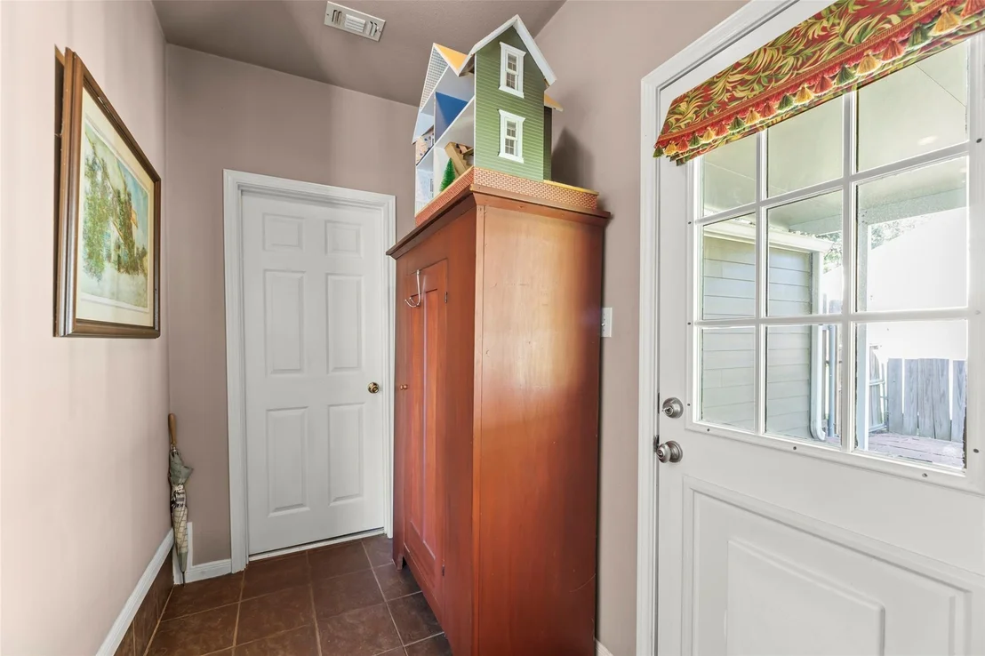 Photo of 815 Merry Lane