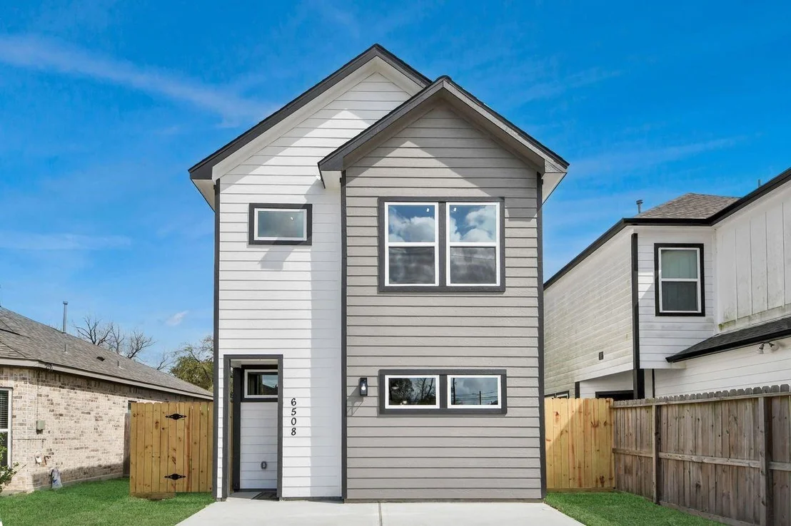 Photo of 6628 Couch Street