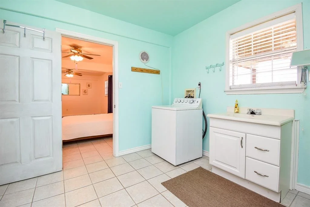 Photo of 1039 Bayview Drive