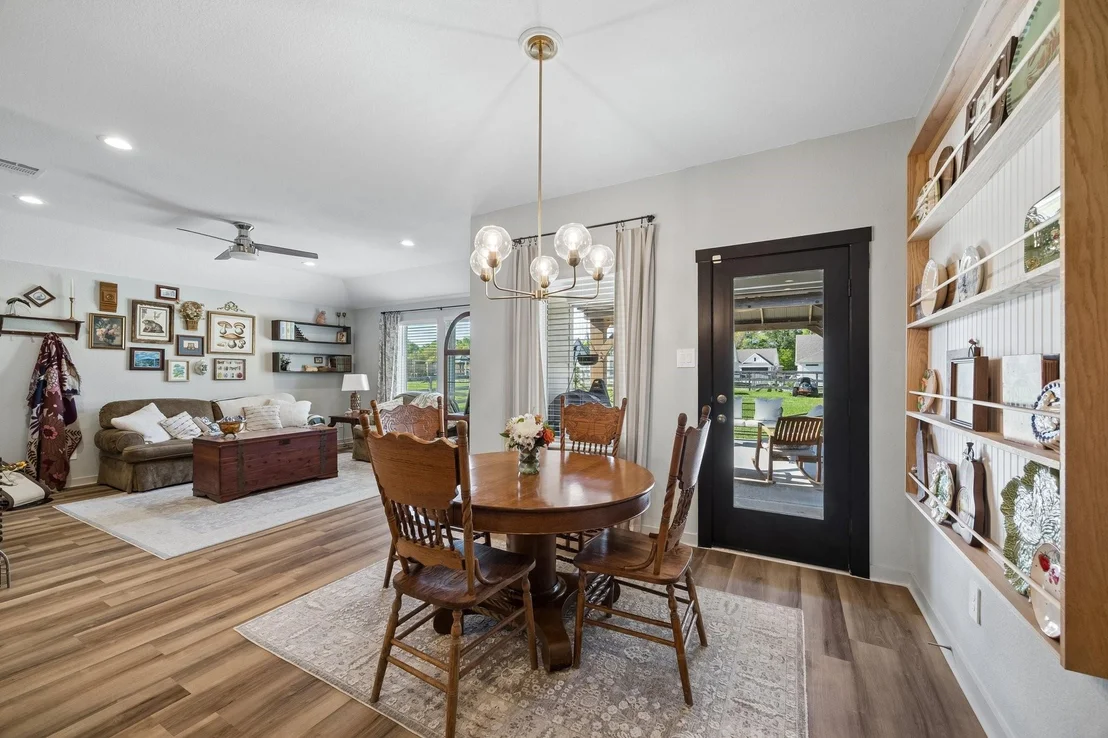 Photo of 334 Lakeway Circle