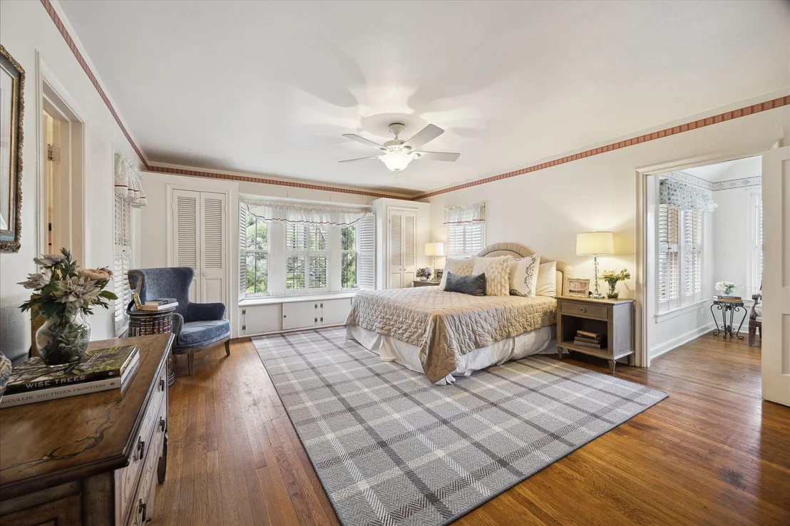 Photo of 2345 Blue Bonnet Boulevard