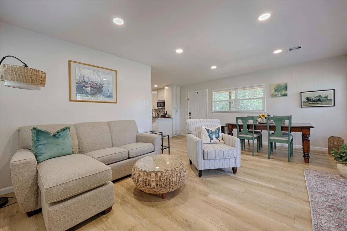 Photo of 207 Hickory Drive