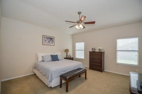 Photo of 623 W Newport Bend
