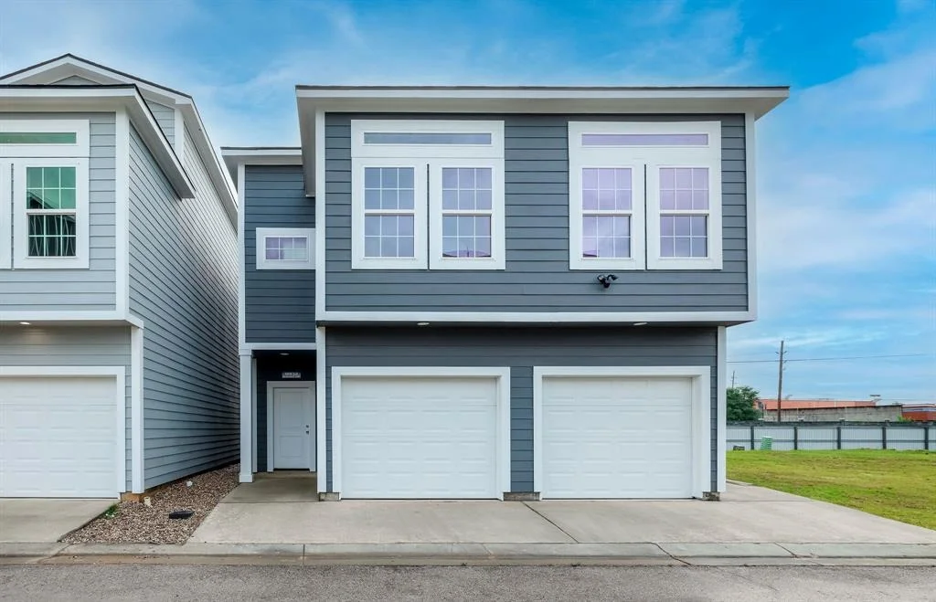 Photo of 18832 Elegance Avenue