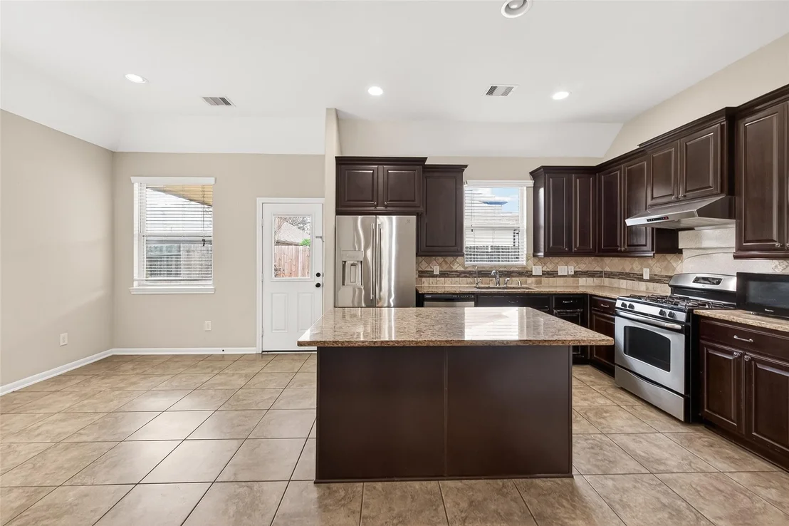 Photo of 6018 Gracys Landing Ln