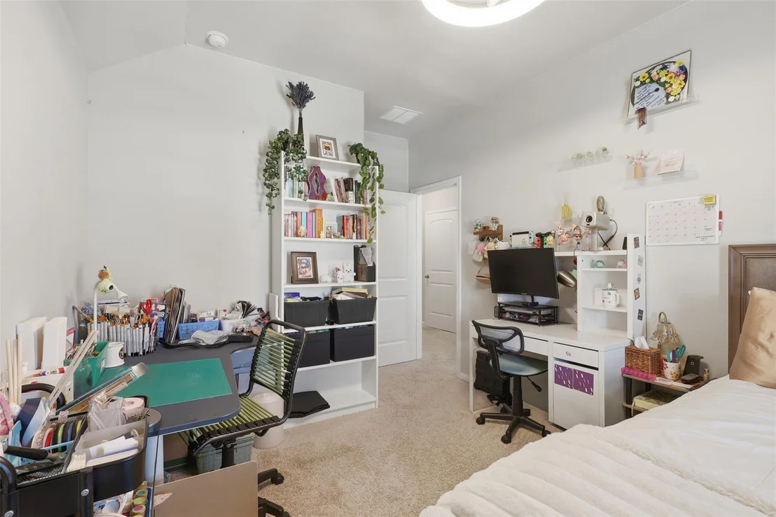 Photo of 17622 Holroyd Road