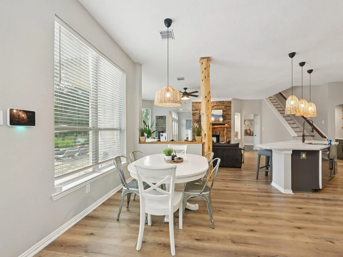 Photo of 2037 Lakeside Drive