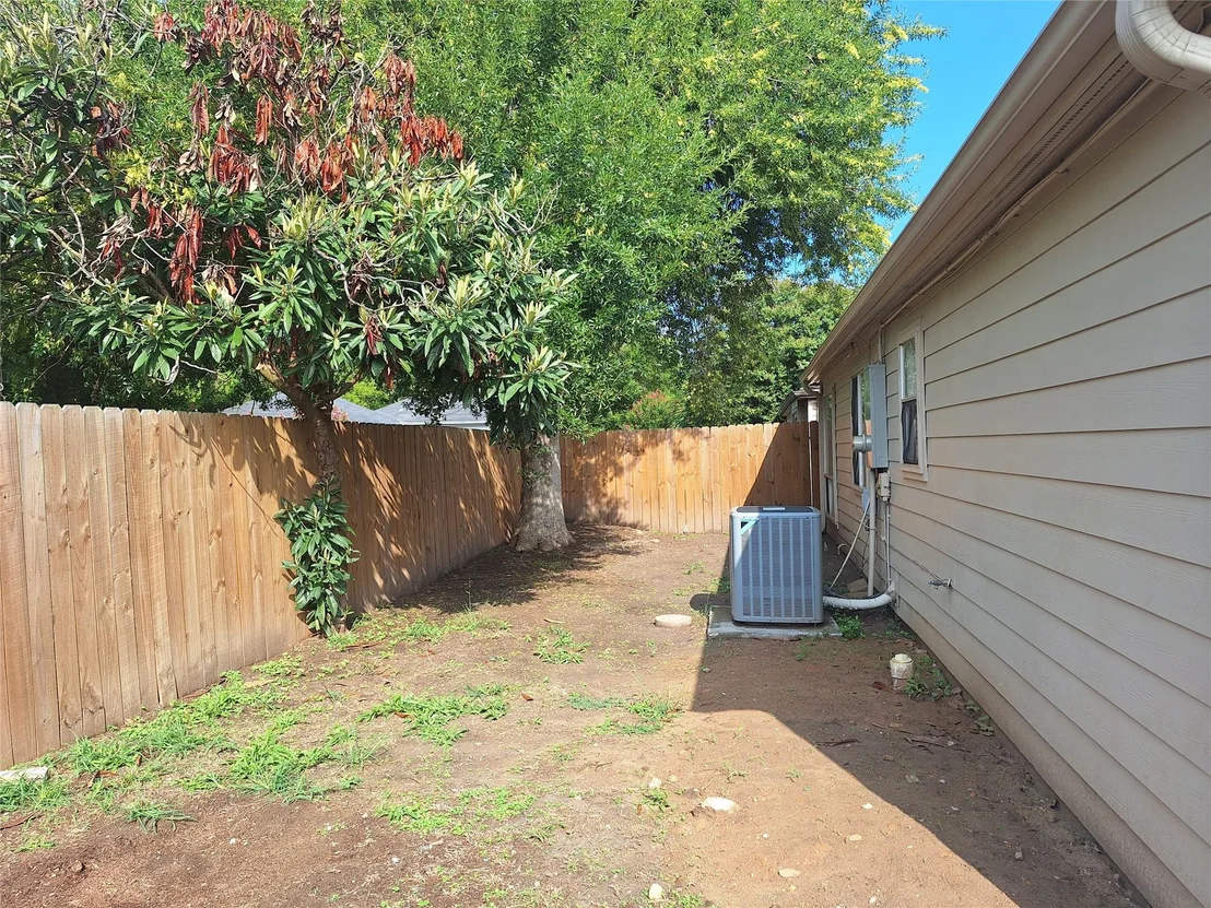 Photo of 4030 Knoll Glen Drive