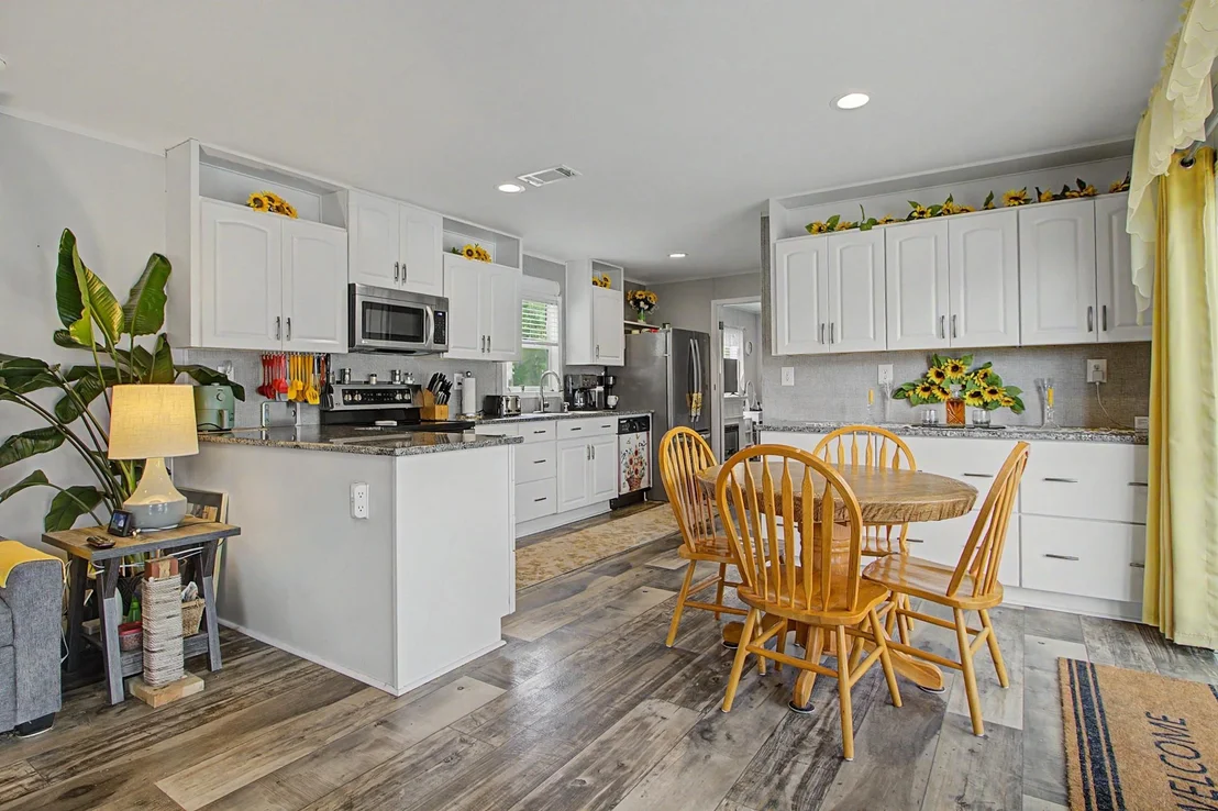 Photo of 637 Lakeview Drive