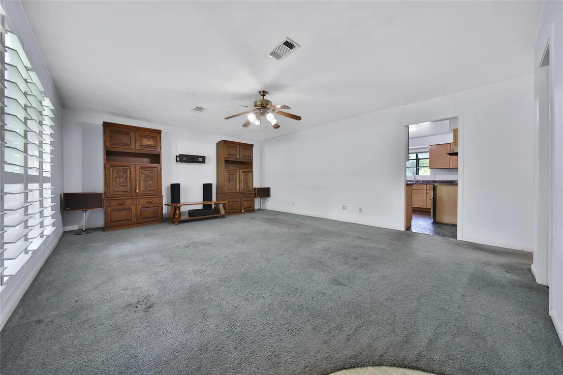 Photo of 207 Lone Pine Drive