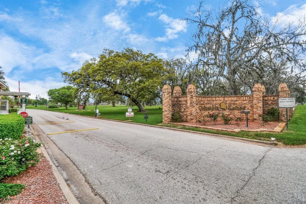 Photo of 226 Edgewater Drive