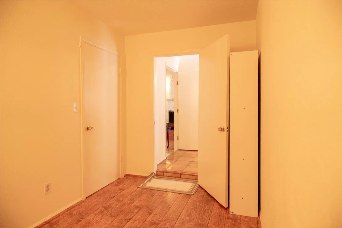 Photo of 8923 Hendon Lane