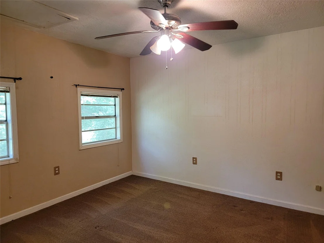 Photo of 156 White Oak Circle