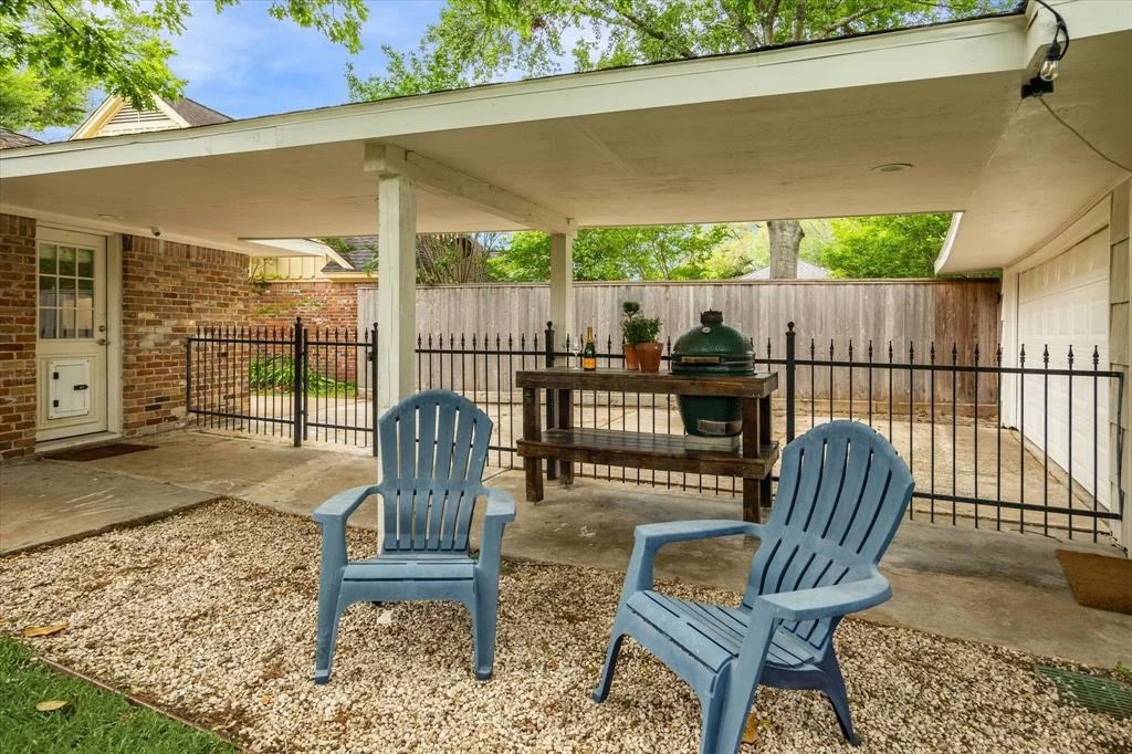 Photo of 7906 Meadowglen Lane