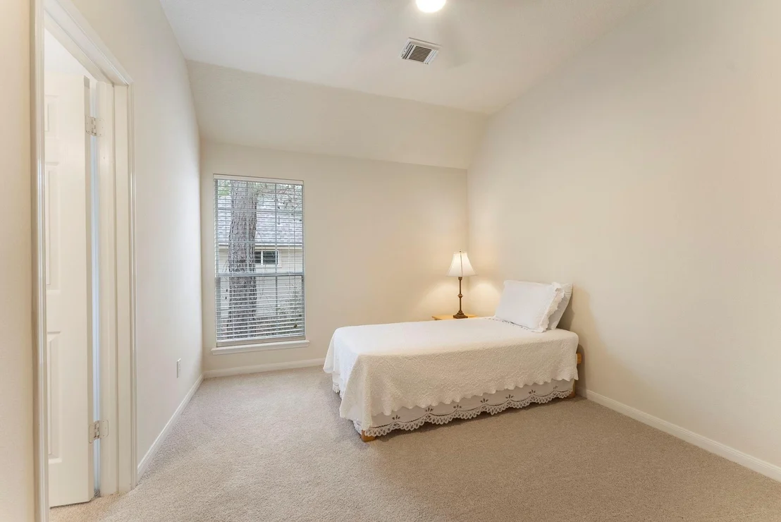 Photo of 75 N Floral Leaf Circle