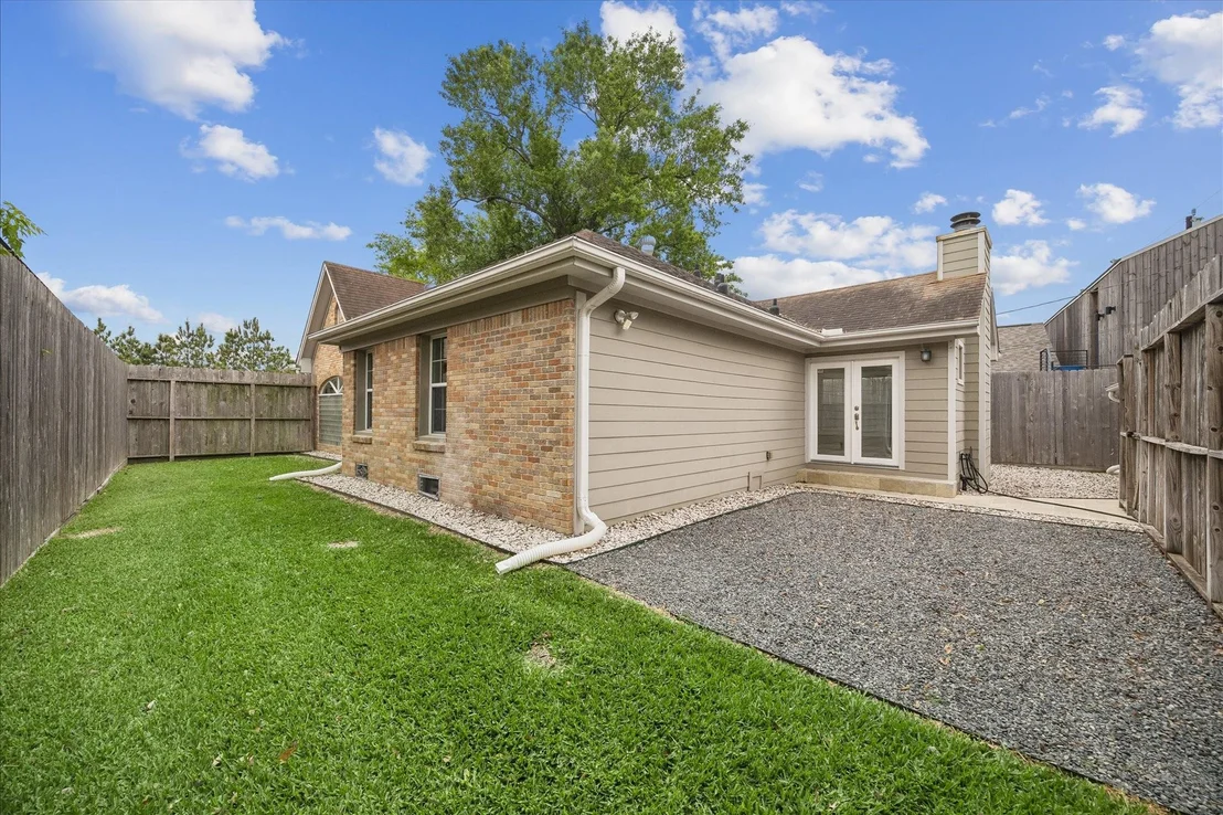 Photo of 2108 White Oak Drive