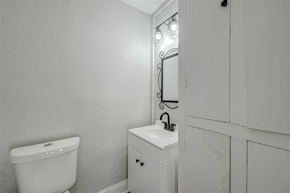 Photo of 5102 Lyndhurst Drive