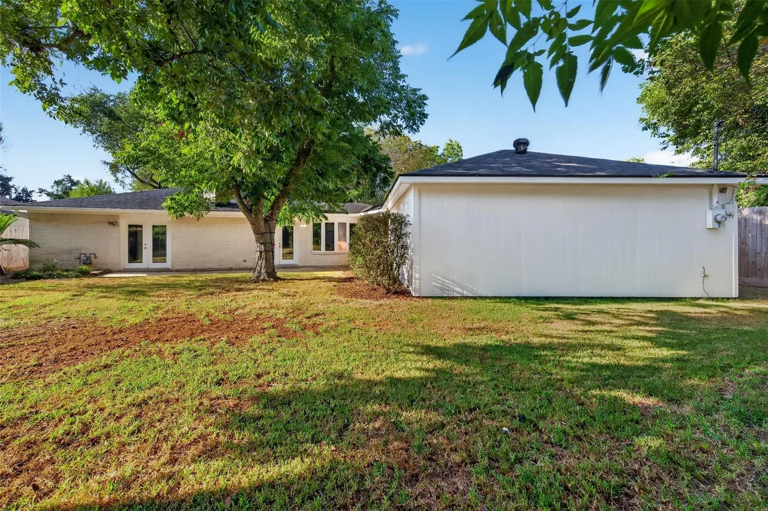 Photo of 5938 Claridge Drive