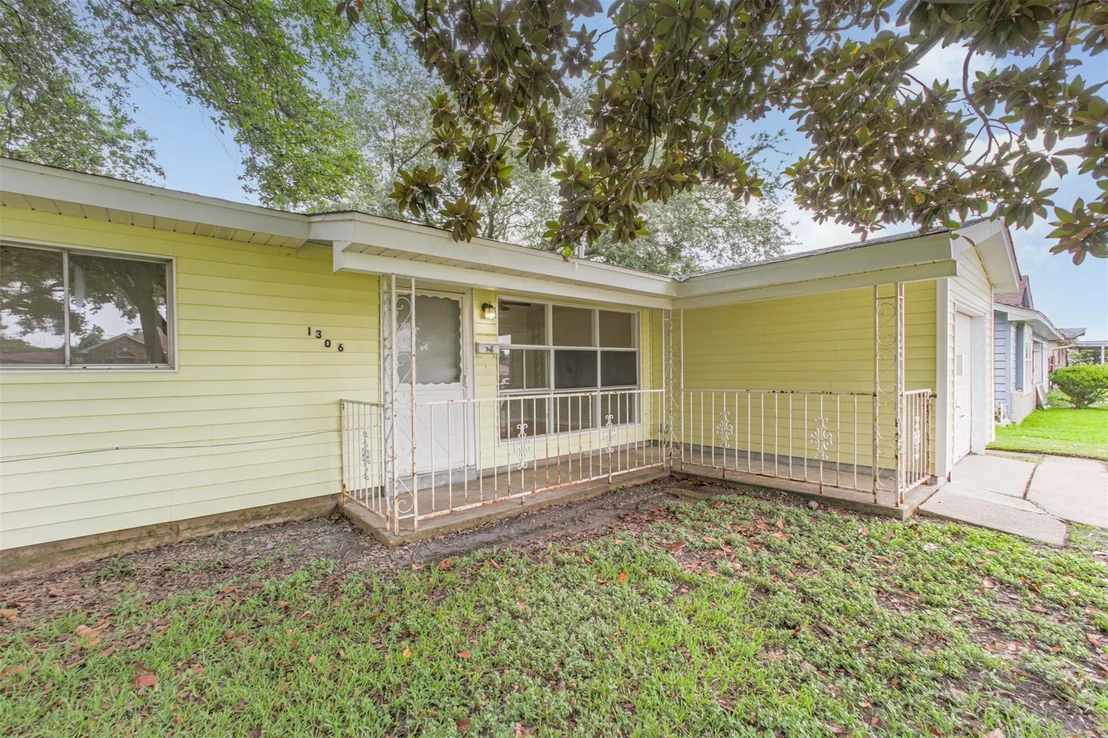 Photo of 1306 Glencrest Drive