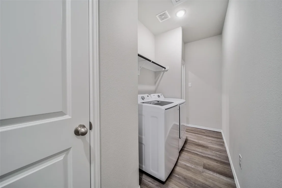 Photo of 1452 Glenoaks Drive