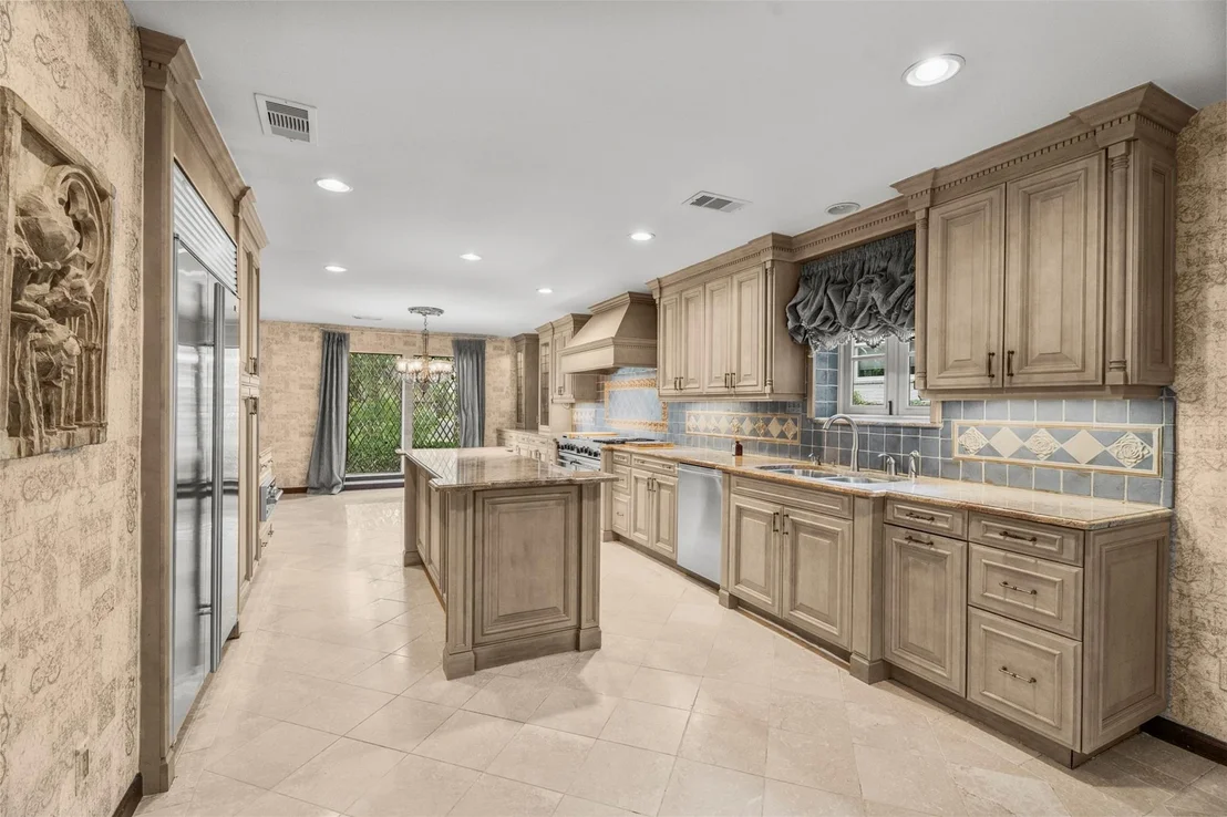 Photo of 6106 Larkmount Drive