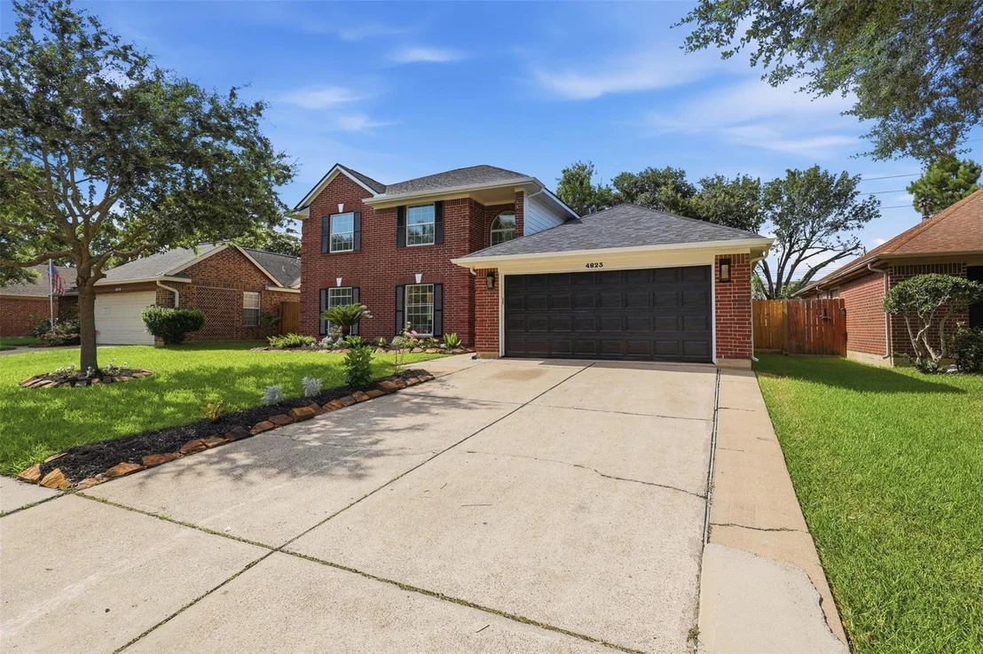 Photo of 4823 Meadowglen Drive
