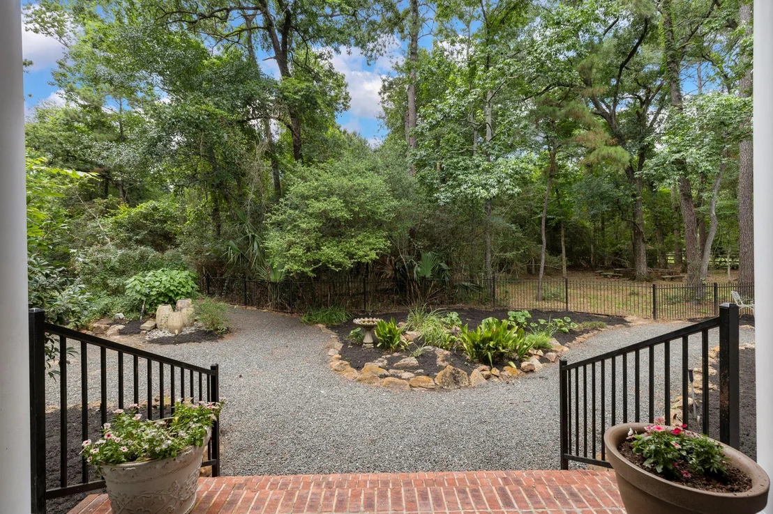 Photo of 10810 Lake Windcrest