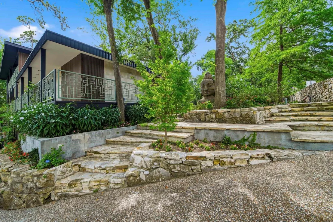Photo of 203 Chimney Rock Road