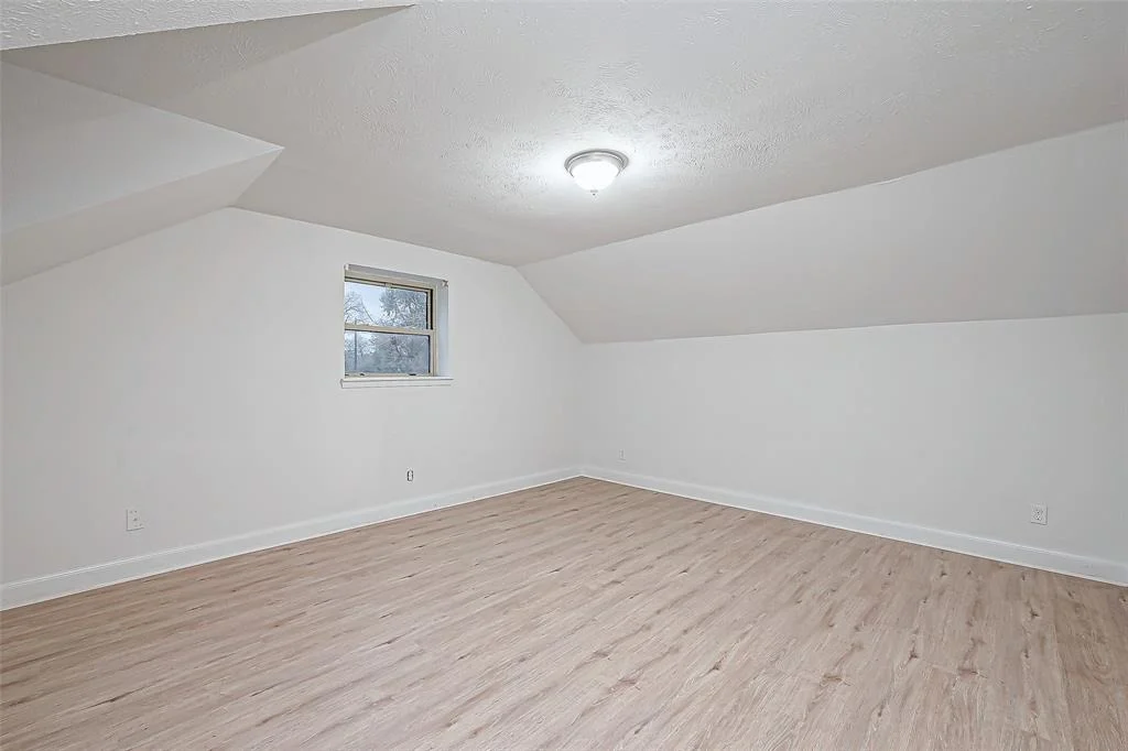 Photo of 9538 Meadowcroft Drive