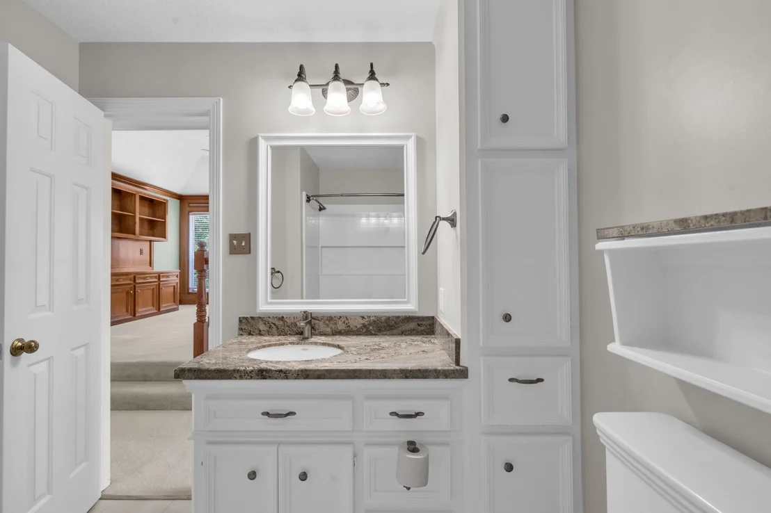 Photo of 142 W Shadowpoint Circle