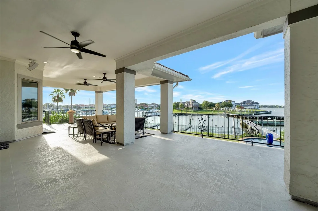 Photo of 2240 Marina Way