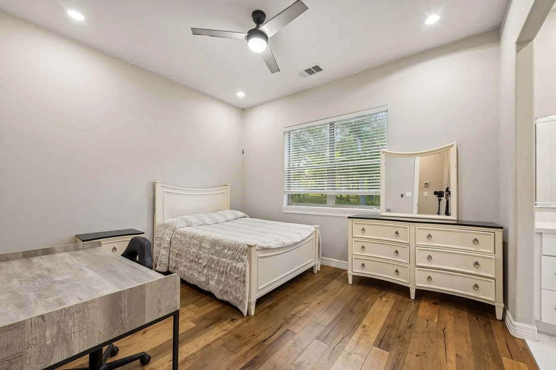 Photo of 33135 Willow Bend Road