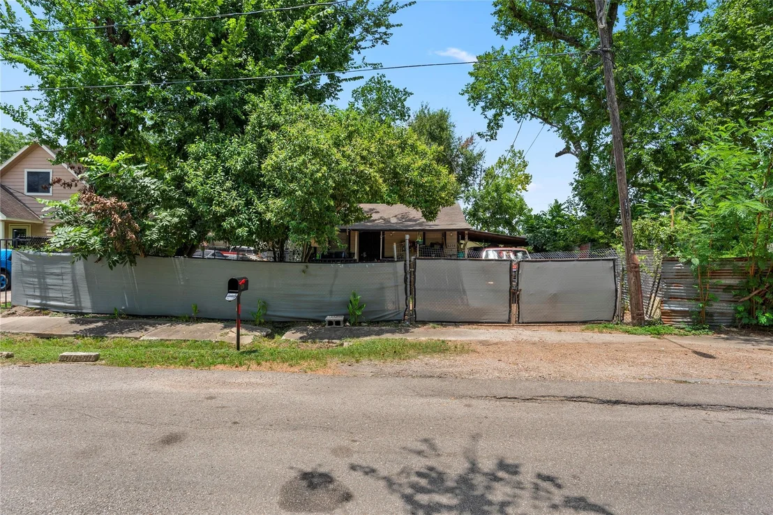 Photo of 6208 Sidney Street