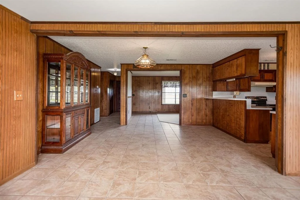 Photo of 587 Seakist Road