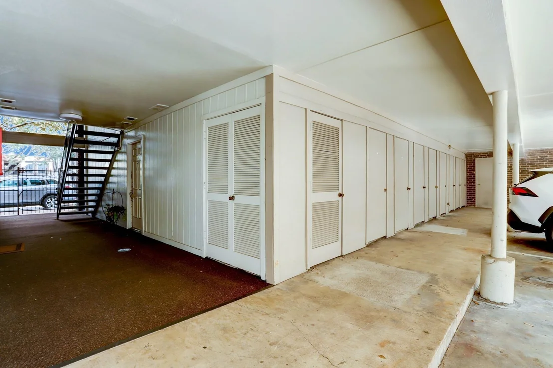 Photo of Unit 18 at 7575 Katy Freeway